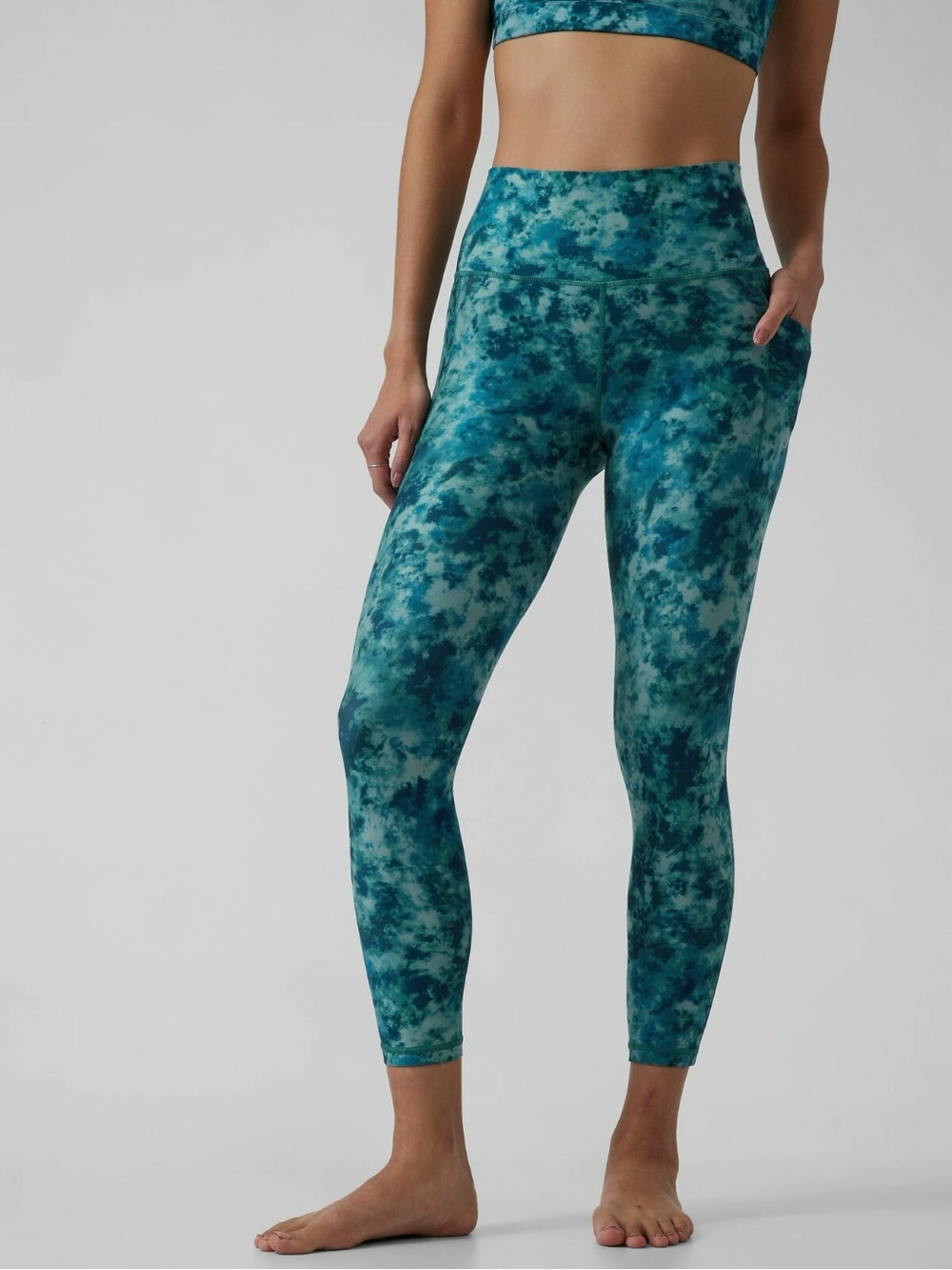Athleta Salutation Stash Pocket Print 7/8 Tight Leggings Size Large